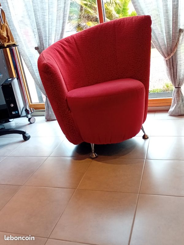 Fauteuil design (image 1)