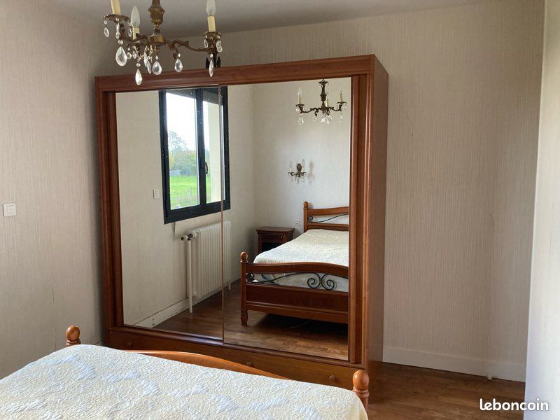 Lit double et 1 table de chevet (image 4)