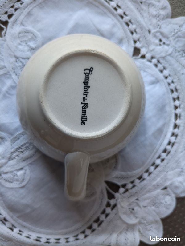 Choisy Le Roi Tasse à café et soucoupe faïence Terre de Fer