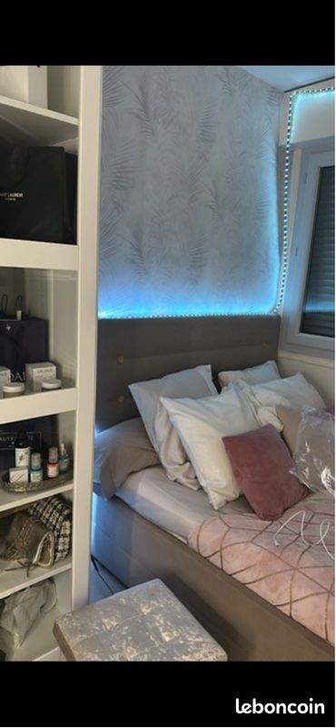 Lit + sommier sur pied + matelas (image 1)