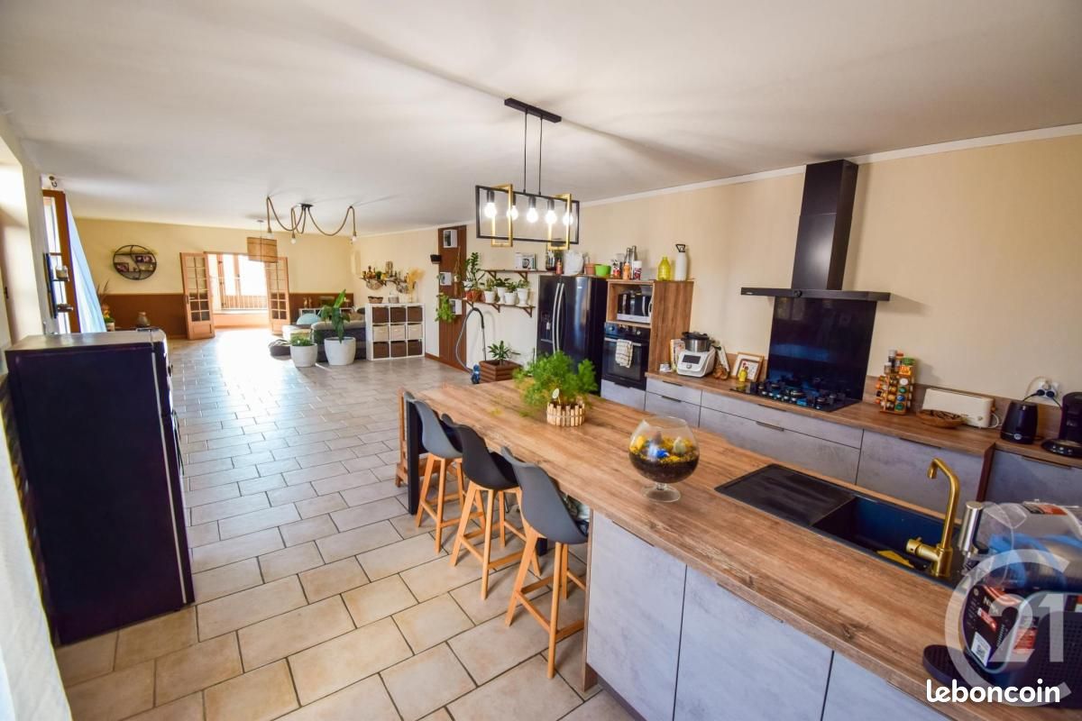 Maison 5 pièces 189 m² · à Saint-Georges-de-Reneins · 189 m² · 310 000 €