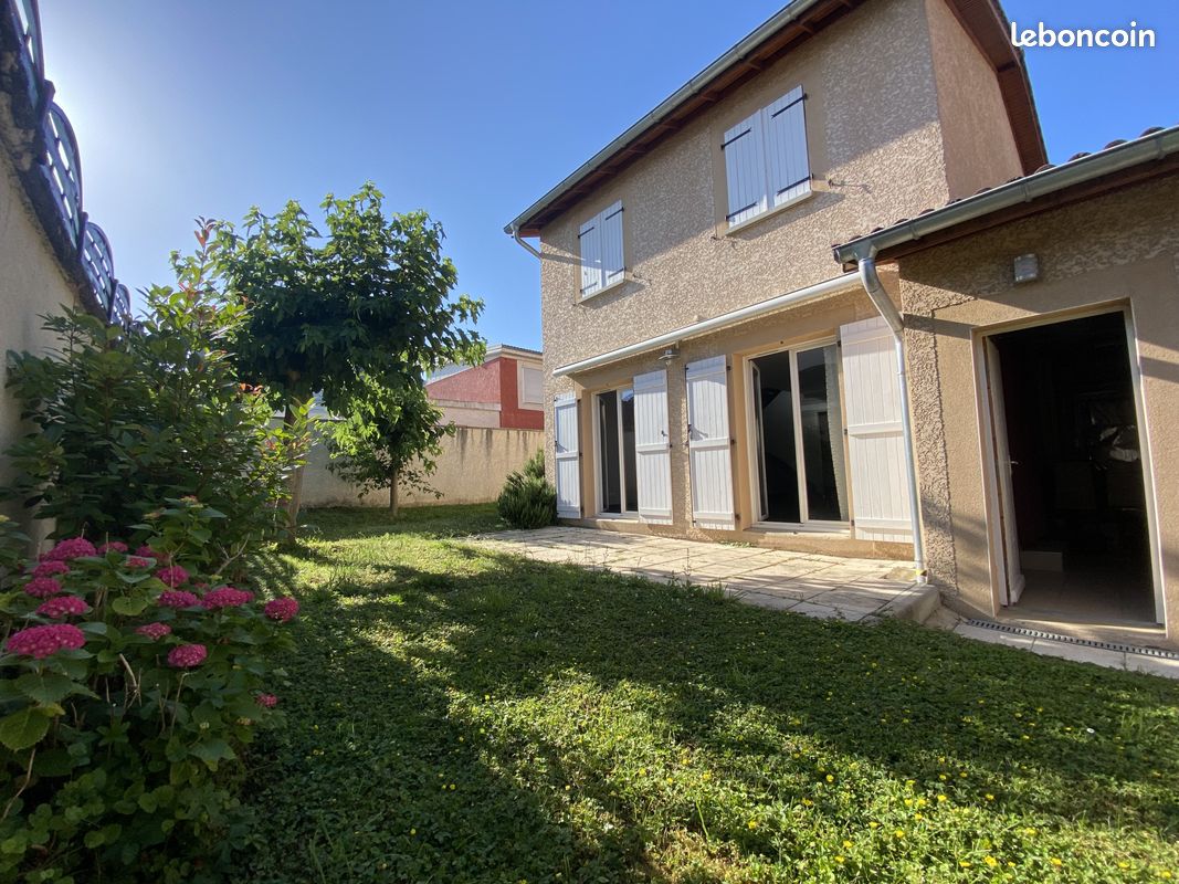 Maison 5 pièces 104 m² · à Saint-Genis-Laval · 104 m² · 1 600 €