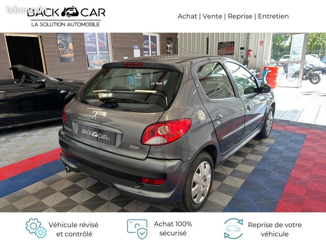 Peugeot 206+ 1.4 HDi 70ch FAP BLUE LION Urban (image 7)