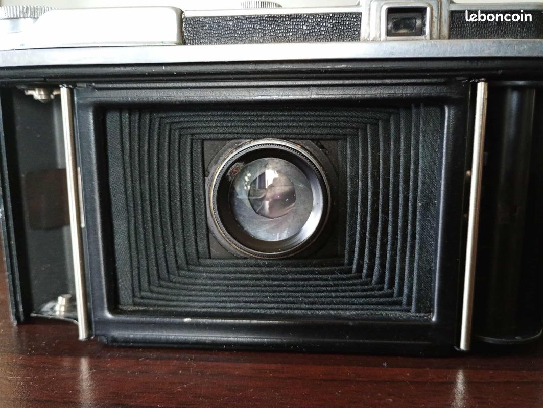 Appareil photo avec flash SEM avec lunette BERTHIOT. - Enchères