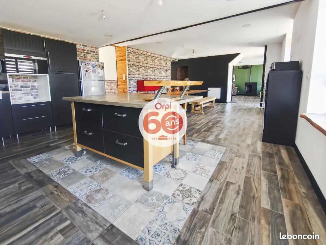 Maison 4 pièces 215 m² (image 1)