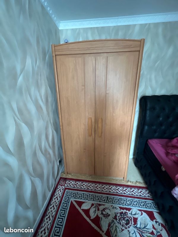 Armoire avec un bureau (image 1)