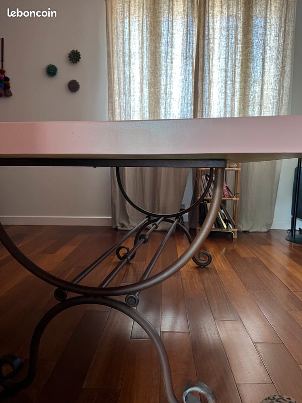 Table à manger en bois peint et pied en fer forgé (image 8)