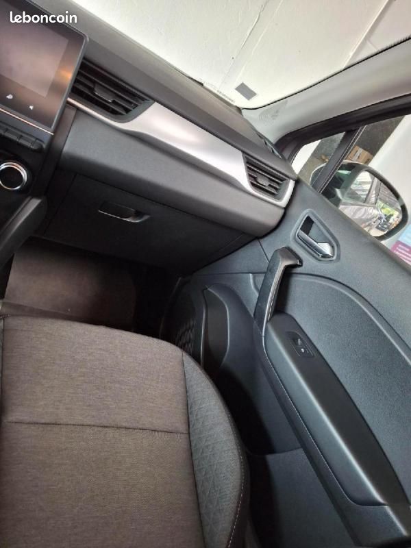 Renault Captur E-Tech 145 - 21 Business (image 12)