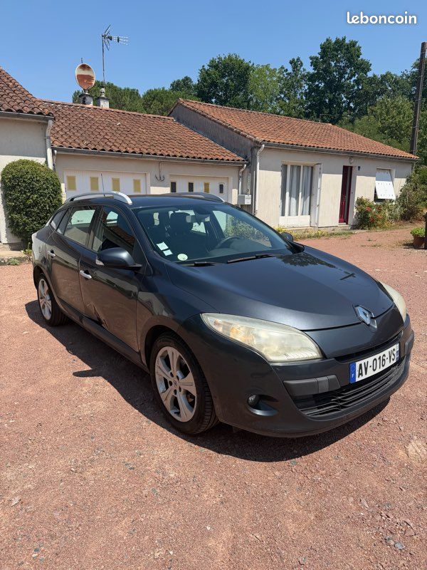 Renault Mégane III 1.5 dci 110 CV automatique (image 2)