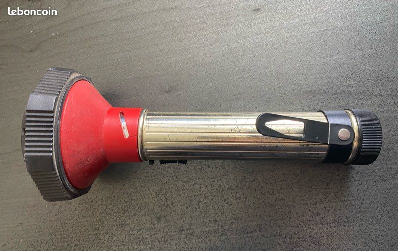 Lampe Torche De Poche Varta Vintage - Tôle Rouge - France - Ancienne