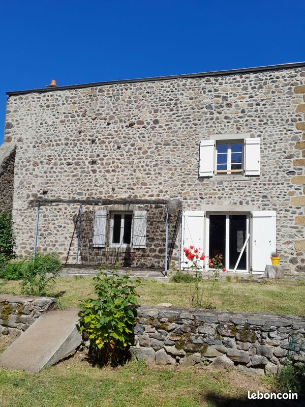 Maison 4 pièces 87 m² · à Sainte-Eugénie-de-Villeneuve · 87 m² · 600 €