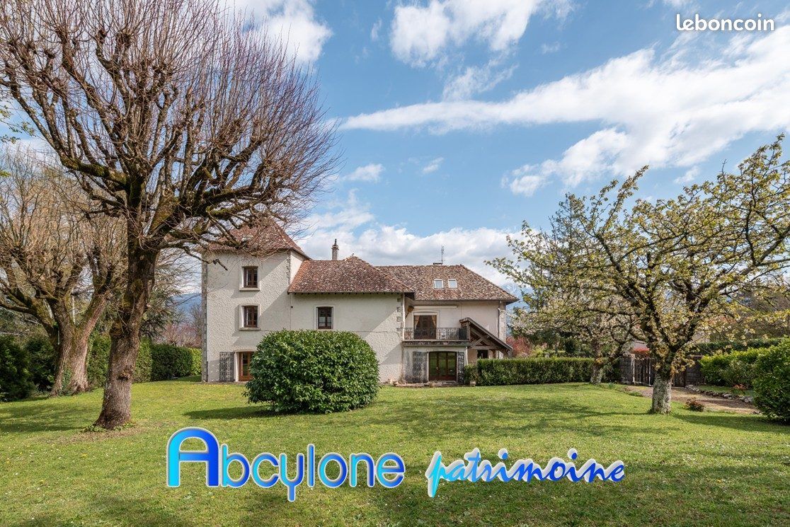 Maison 9 pièces 278 m² · à Montbonnot-Saint-Martin · 278 m² · 739 000 €