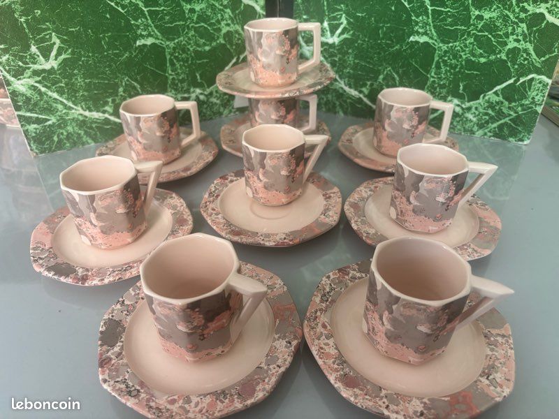 9 tasses et soucoupes octogonales Longchamp (image 1)
