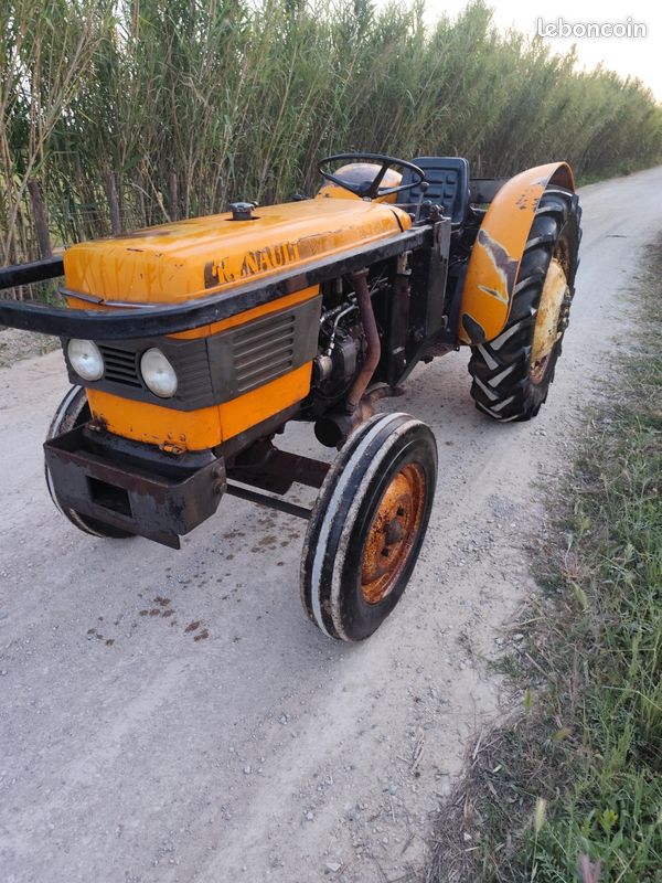 60f Rear View Tracteur Renault 32-60 F - Tracteurs