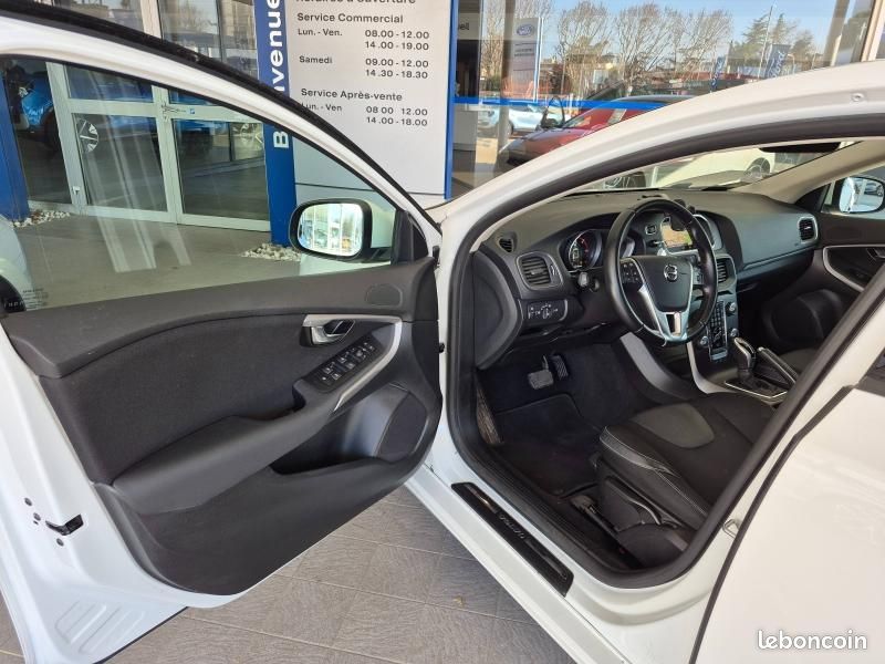 Volvo V40 D2 120ch Momentum Business Geartronic (image 11)