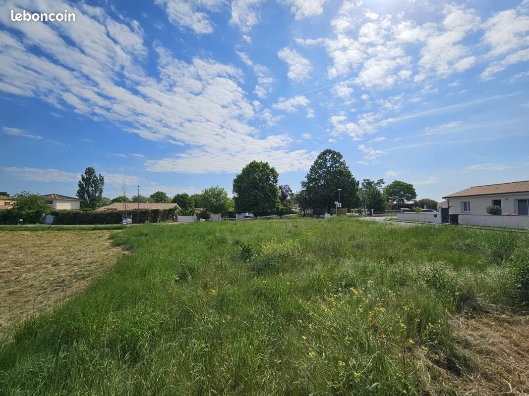 Terrain à bâtir de 460 m² à VIRELADE (33) · 91 000 €