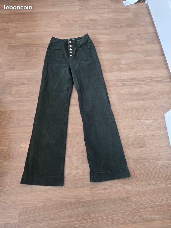 Jean Folyrose vert kaki taille 36 très bon état
prix : (image 1)