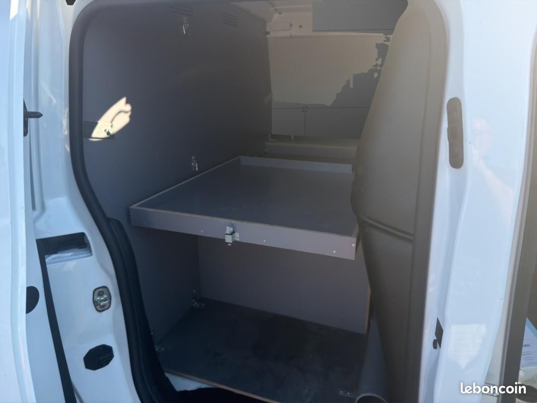 Peugeot Partner FOURGON STANDARD 650 KG BLUEHDI 130 S&S BVM6 ASPHALT (image 16)
