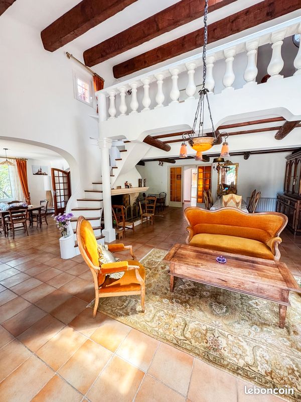 Maison 5 pièces 150 m² · à Marseille · 150 m² · 2 300 €/mois