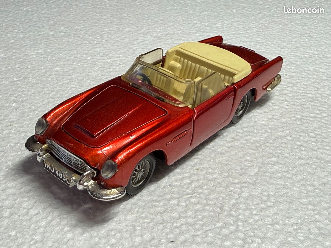 Aston Martin DB5 Dinky Toys N°110 - Rouge - Modèle Original Meccano Ltd (1:43)