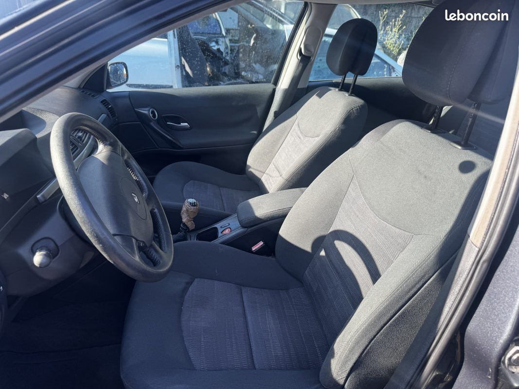 Renault laguna pack authentique 1.9dci 110 2007 (image 7)