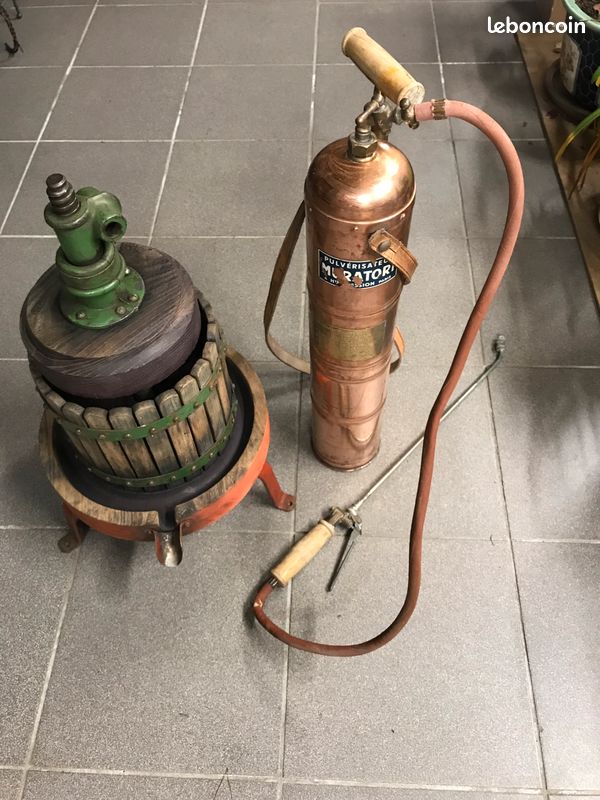Pulvérisateur ancien et ancien petit Pressoir (image 1)