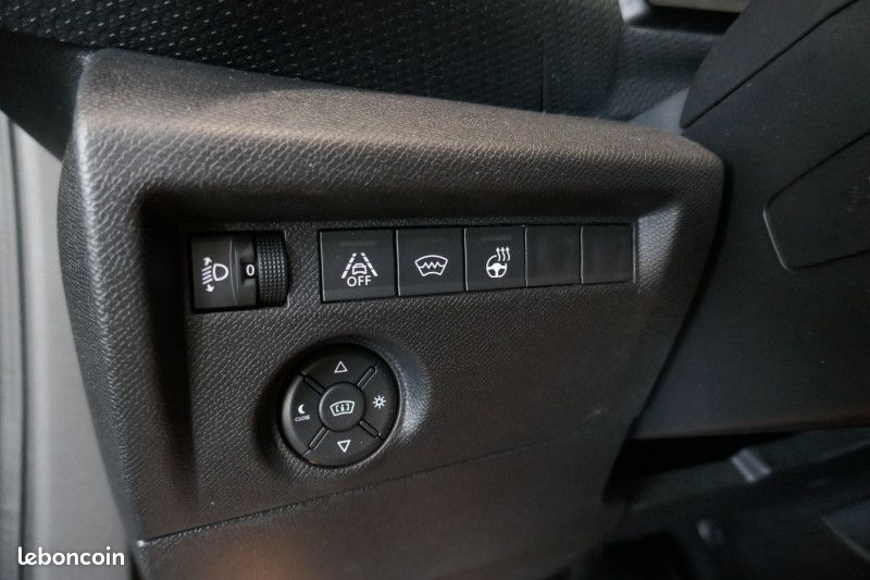 Citroen C4 BLUEHDI 130CH S&S SHINE EAT8 (image 18)