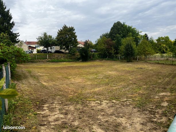 Terrain 1220 m² Bourg-et-Comin