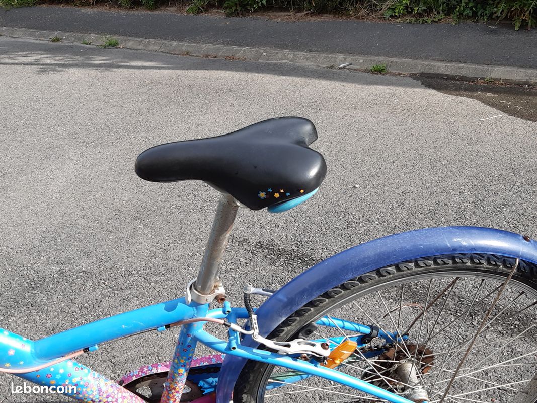Vélo "fille " VTT DECATHLON *Bon état *24 pouces *5 vitesses (image 4)
