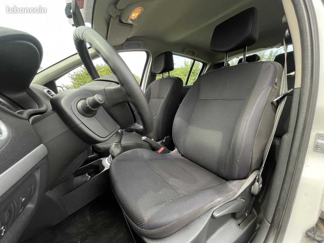 RENAULT CLIO III BERLINE 1.5 dCi 85 CV | PREMIERE MAIN - SORT DE REVISION - KIT DISTRIB FAIT (image 17)