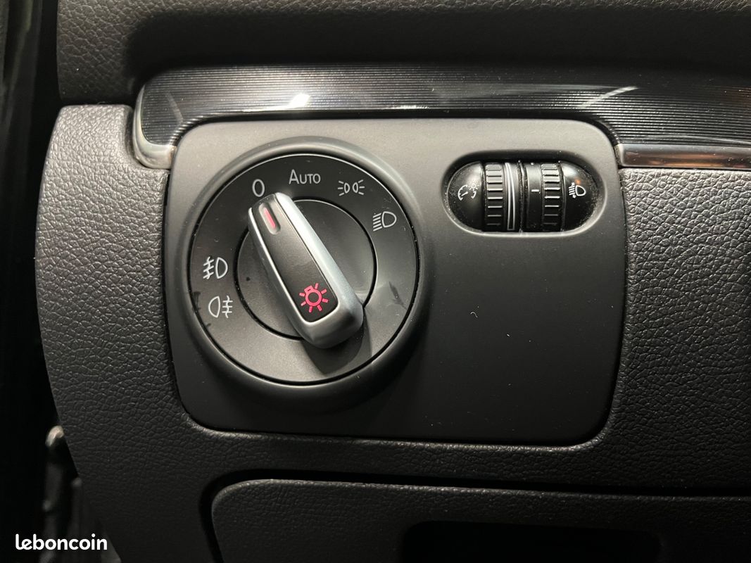 VOLKSWAGEN GOLF GTi (image 24)