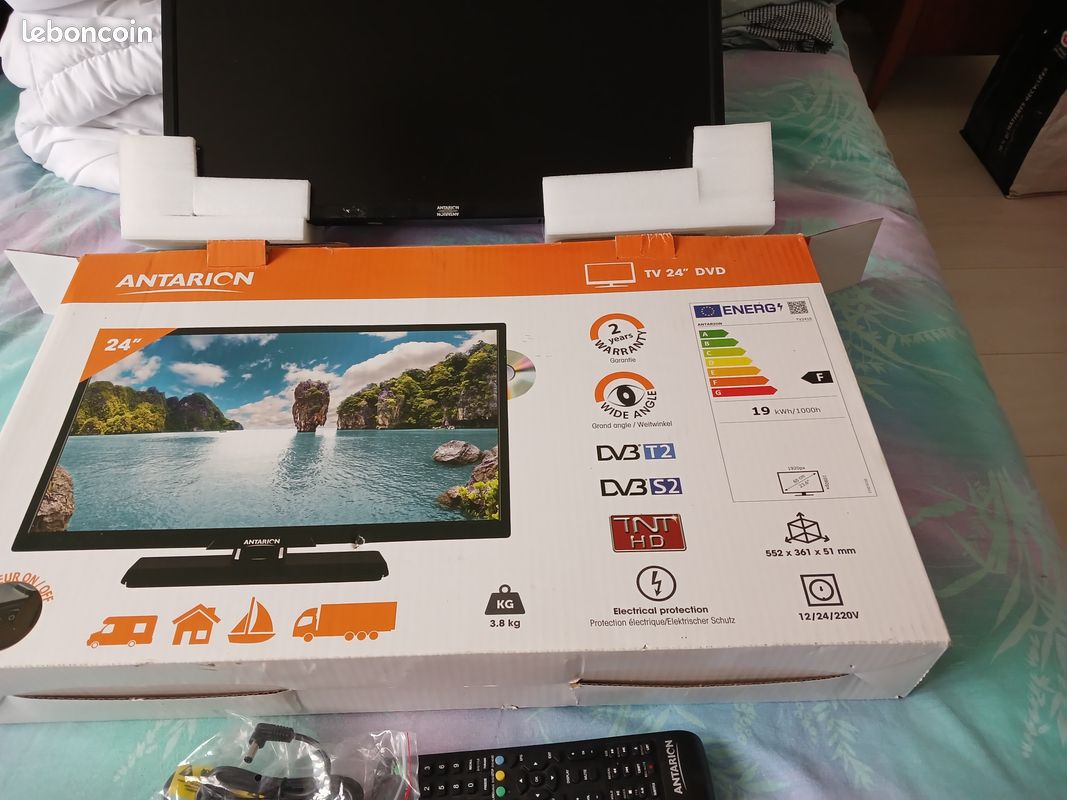 Téléviseur avec lecteur DVD intégré 24" (image 1)