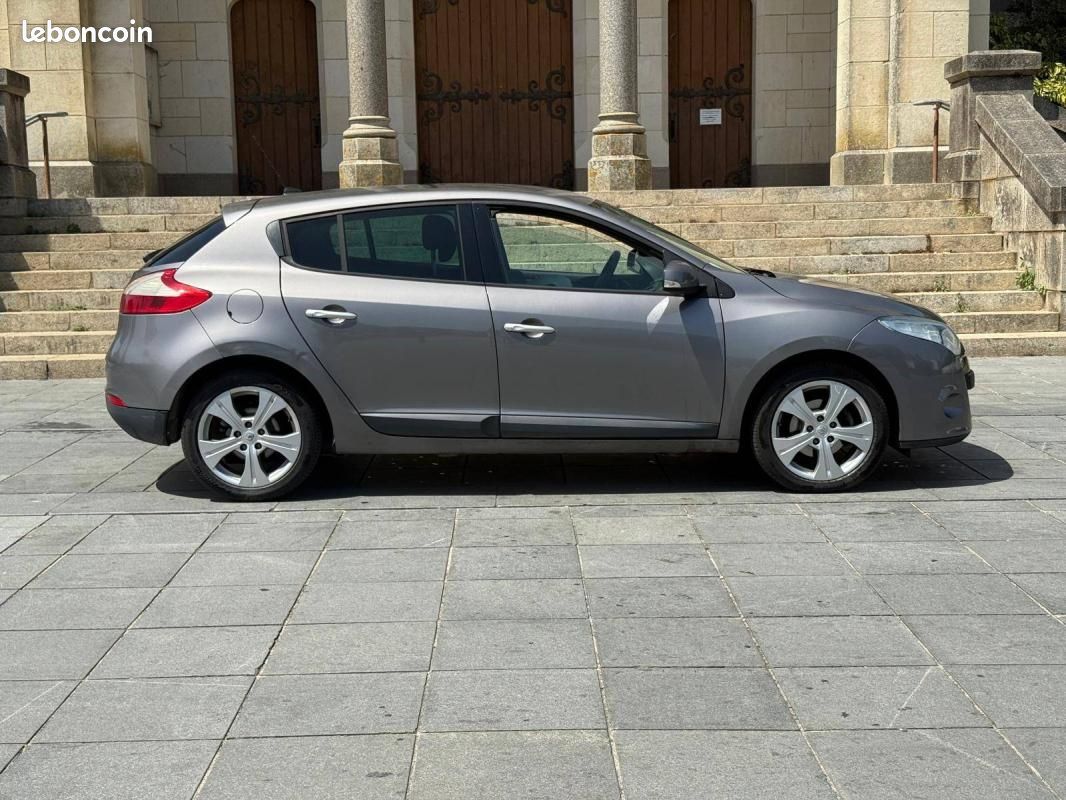 Renault Mégane III Berline dCi 110 (image 4)