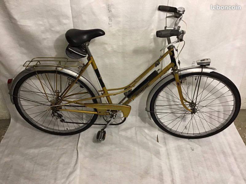 Motobecane Photo De VÃ©lo Ancien Vélo Vintage Rouge D'enfant Des - Main Image