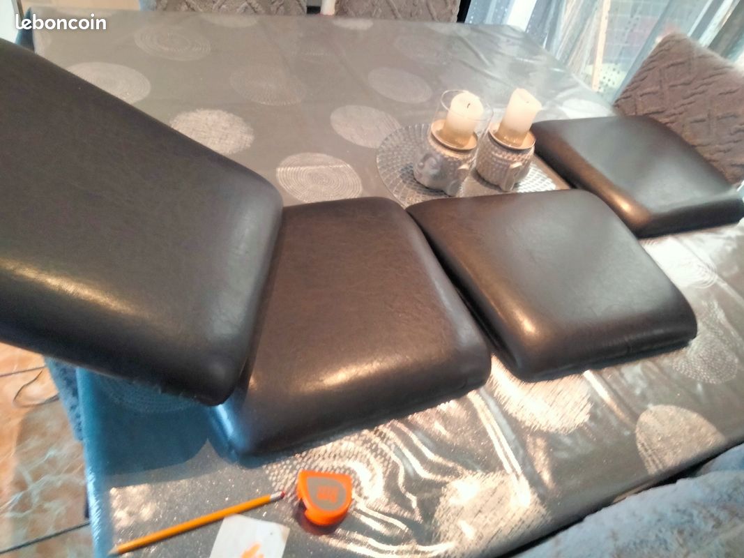 4 dessus de chaise en bois et similicuir matelassé marron (image 1)