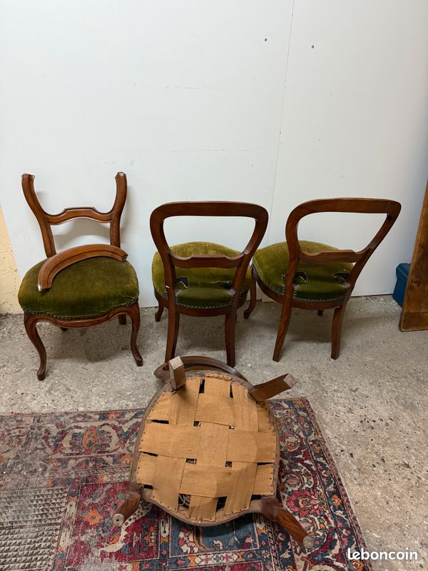 Suite de 4 chaises en noyer (image 3)