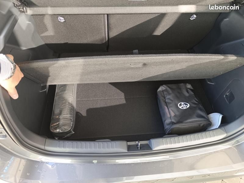 Toyota Yaris 116h Design 5p MY25 (image 10)