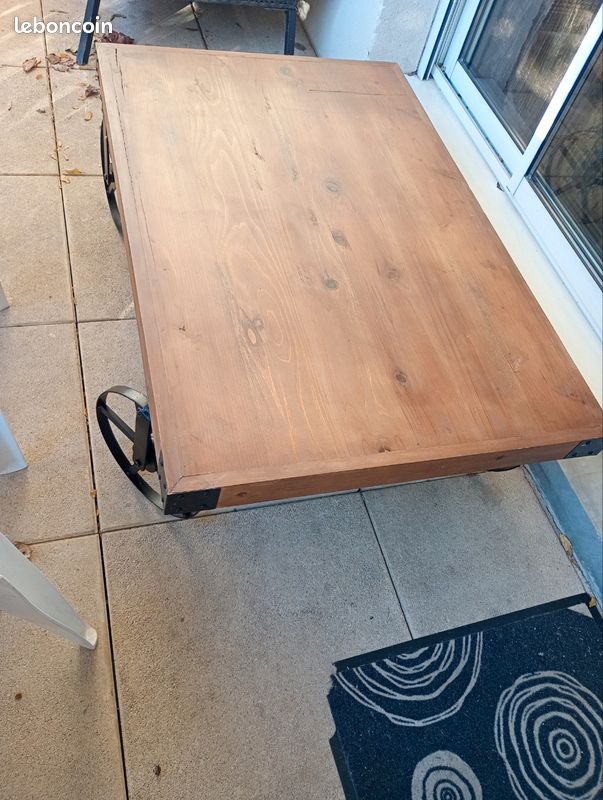 Table en bois sur roue (image 3)