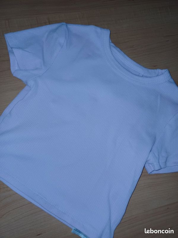 T shirt (image 2)