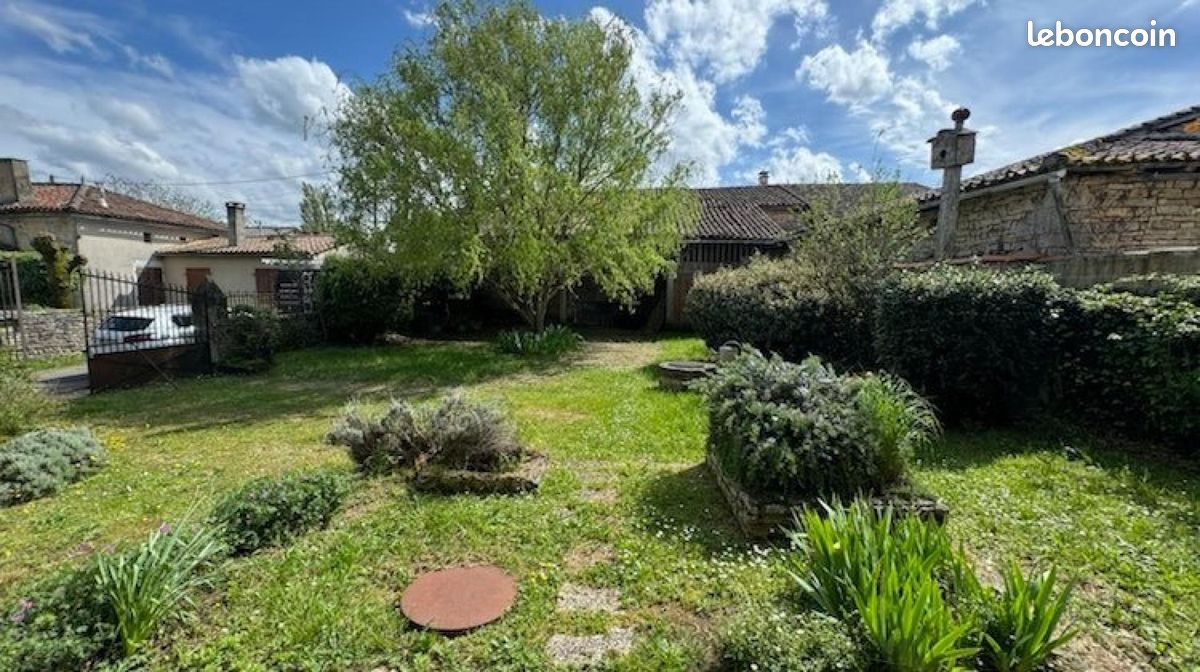 Propriété 4 pièces 150 m² - Nanteuil-en-Vallée 16700 (image principale 1)
