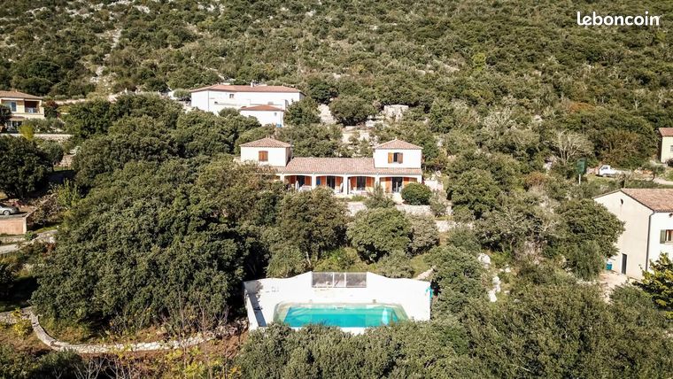 Maison 9 pièces 250 m²