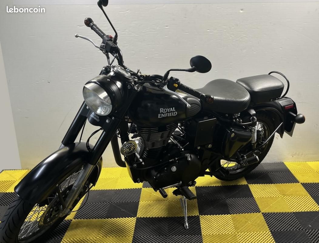 Royal Enfield CLASSIC 500 STEALTH BLACK MY19 (image 10)