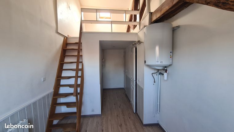 À louer : studio lumineux de 18,5m² avec mezzanine, situé dans le centre ville de Beaumont-sur-Oise