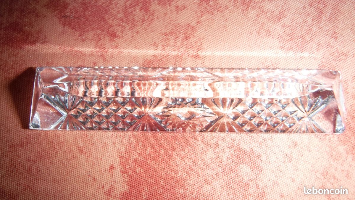 Boîte de 12 Portes Couteaux en cristal au plomb 24% PbO d'Oxyde de plomb soufflé à la bouche et taillé à la main. 1 Porte Couteau a cassé et a été recollé (image 6)