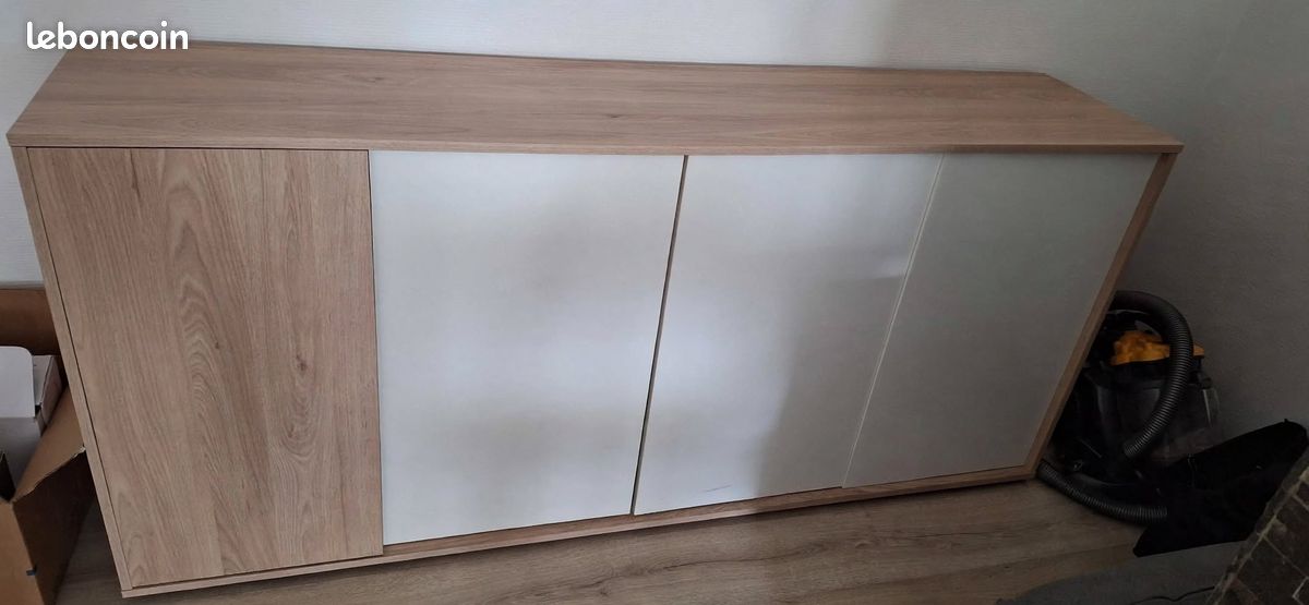 BUFFET - 200 Titre : CONFORAMA NEUF - Grand buffet bas 4 portes bois clair & blanc Vends grand buffet bas 4 portes (image 1)