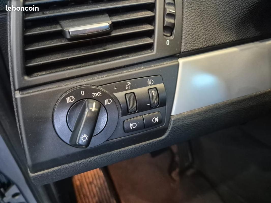 BMW X3 xDrive20d 177 ch BVA / Attelage Sièges chauffants Radar AV-AR 4x4 (image 17)