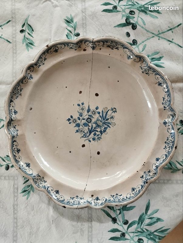 Grand plat de Rouen 18eme (image 1)