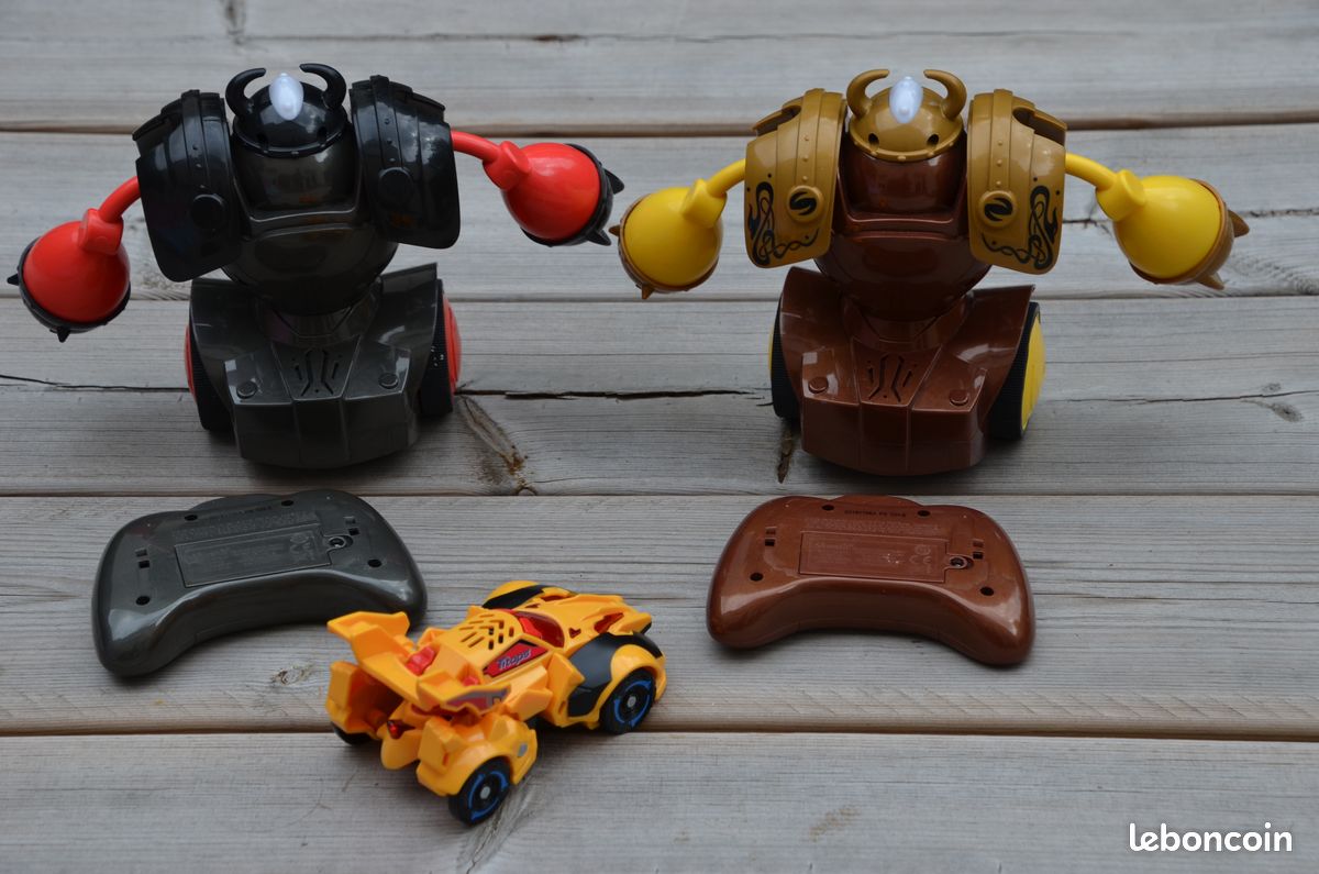 Lot 2 robots de combats commandés (image 2)