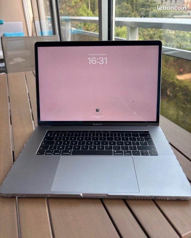 Macbook pro (image 1)