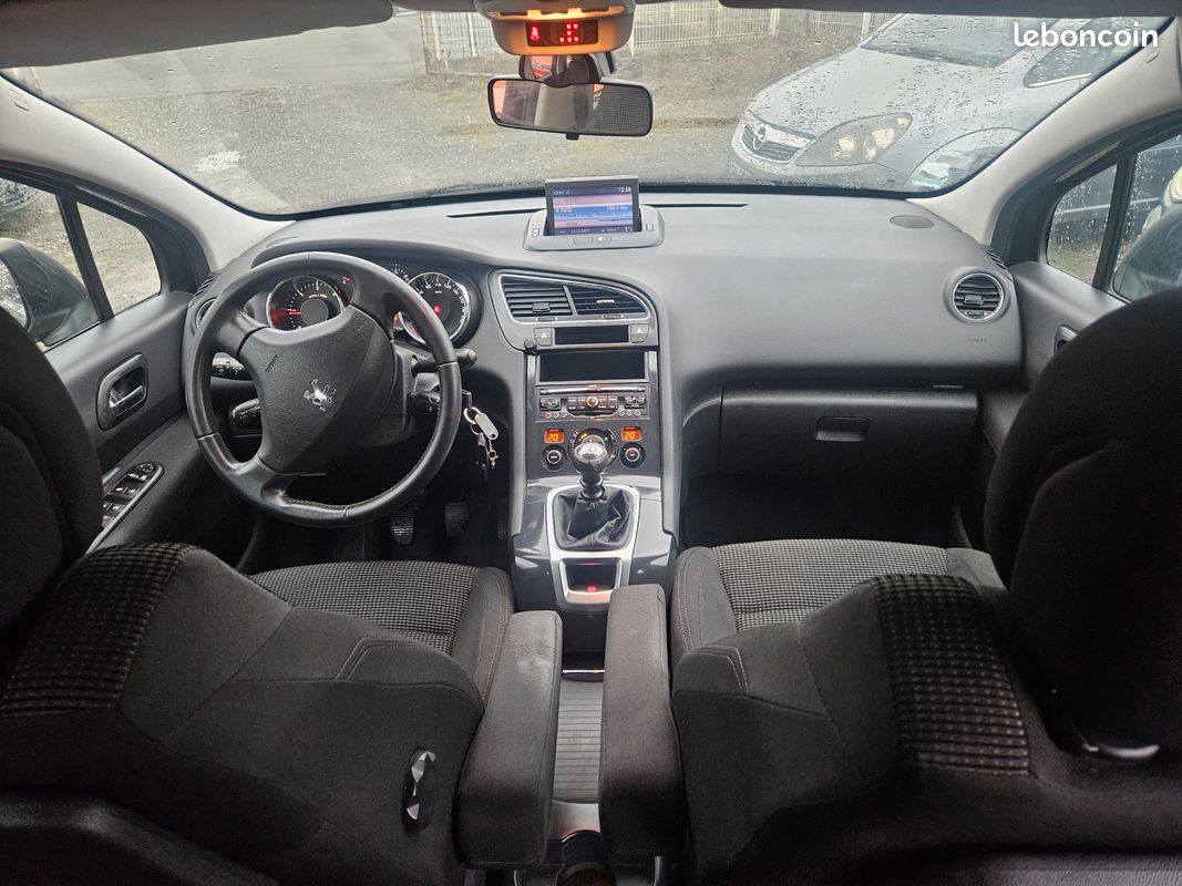 Peugeot 5008 1.6 hdi 112cv *finition active* *7 places* *toit pano* *gps euro* *reg/ lim de vitesse* *radar arriere (image 4)